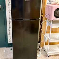 Mini Fridge w/ Freezer – Works Perfect