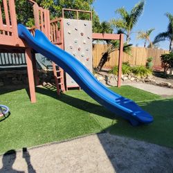 Free Playground Plastic Slide And Rock Climbing Wall 