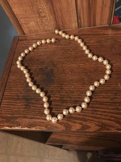 Women’s pearl necklace