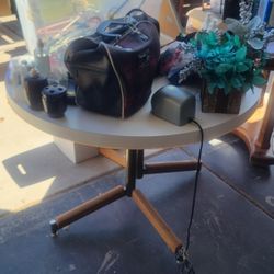 Kitchen Table & 4 Rolling/Swivel Chairs