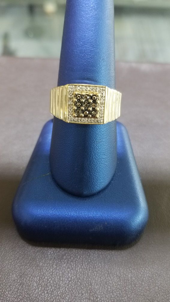 10kt YG Man's Diamond Ring. Size 10.5 (C-1) ASK FOR RYAN