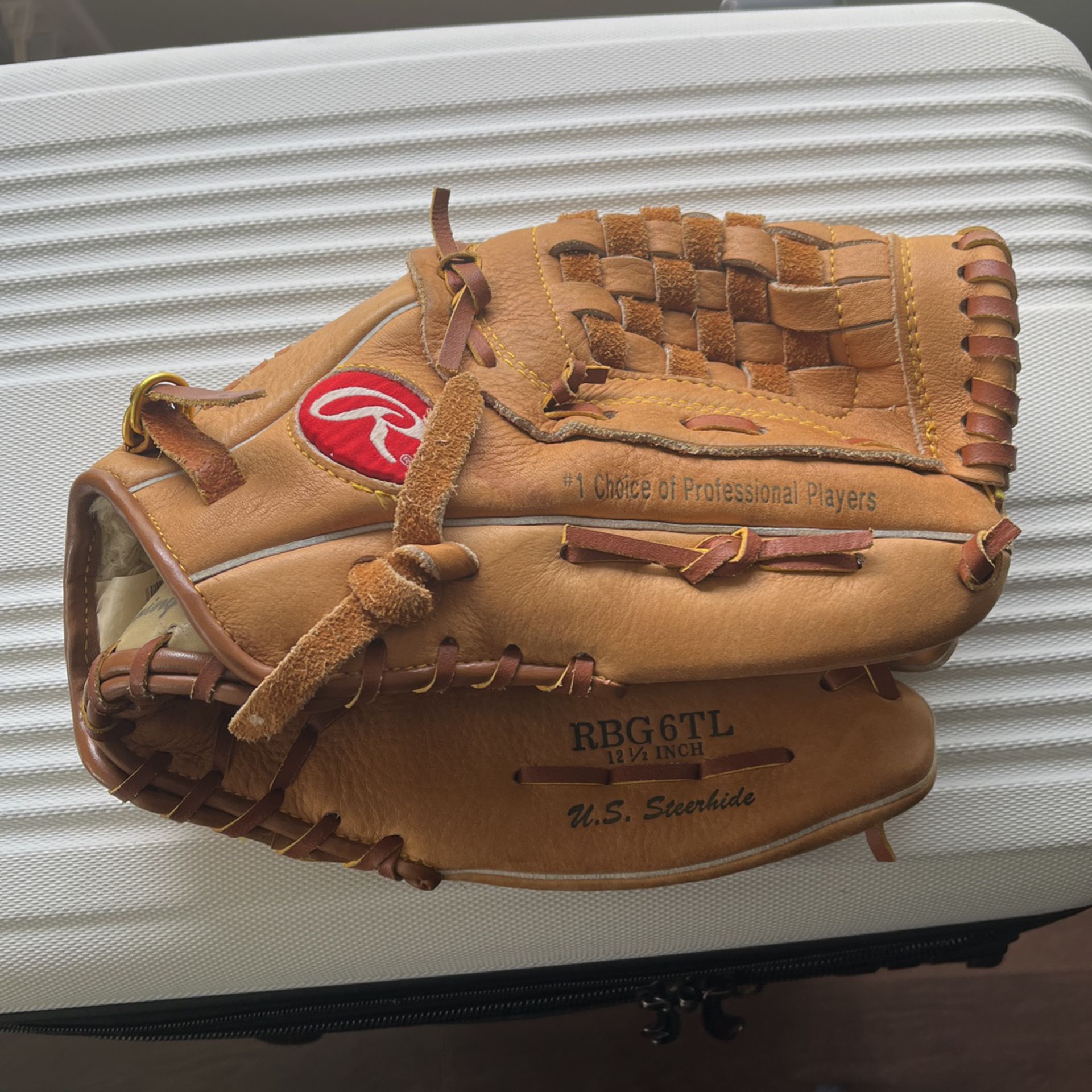 Rawlings - RBG 12 1/2” Ken Griffey Jr Fastback baseball glove. Looks almost new