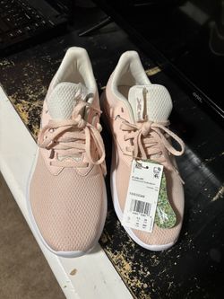 BRAND NEW Women’s Rebook Shoes (size 9)