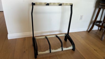 K&M Konig & Meyer 17513.016.00 Guardian Multi-Guitar (3) Folding Foldable Nitrocellulose Finish Safe Instrument Stand