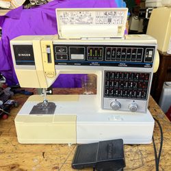 SINGER 626 Sewing Machine Fulley Serviced  Powerful  And Strong