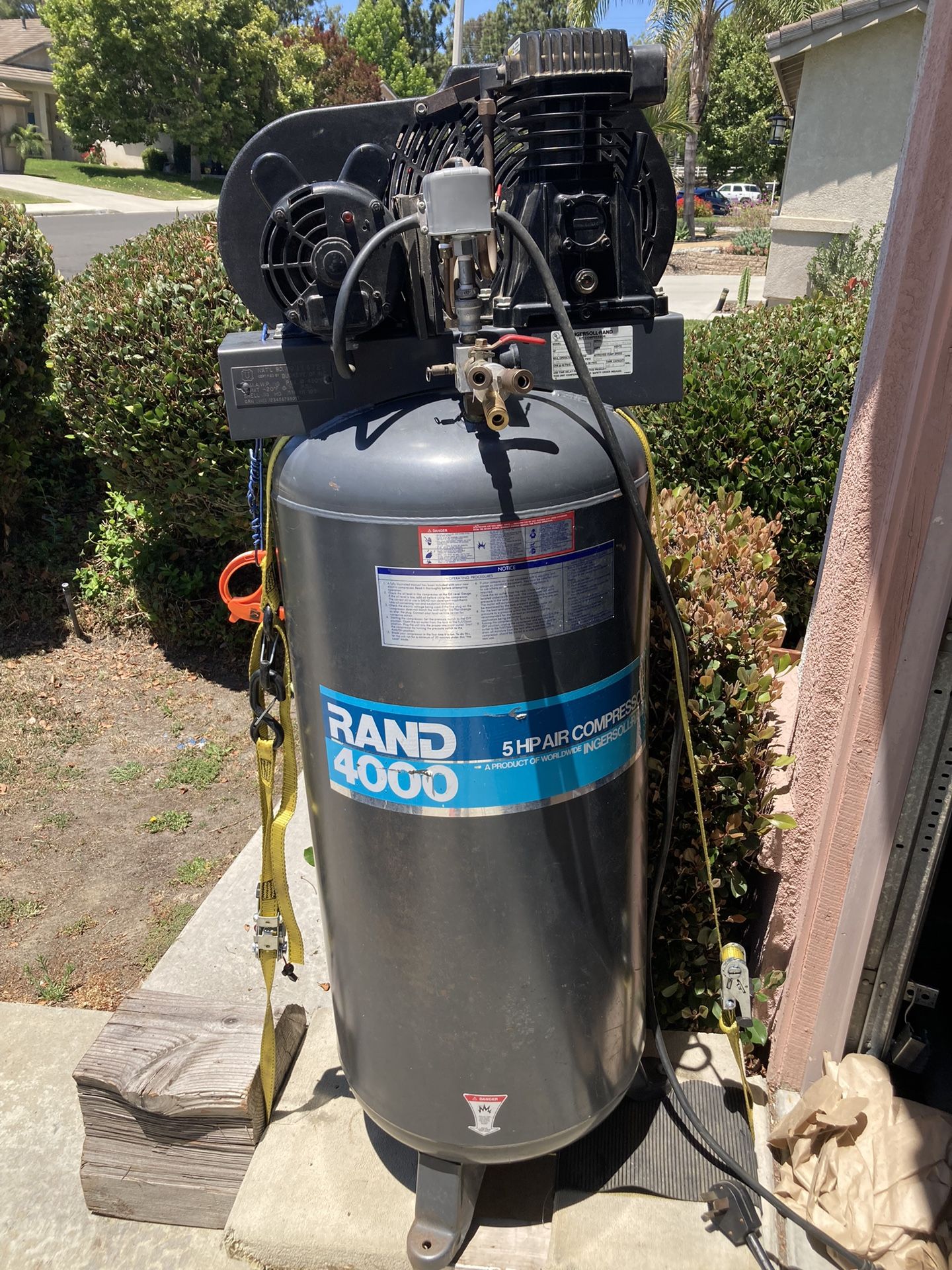 Ingersoll-Rand 4000 commercial air compressor, 5 HP, 60-gallon,model RA5E6VA, 240V, 220V Adaptor