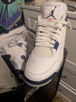 Air Jordan 4. Retro flights size 9.5 white midnight Navy