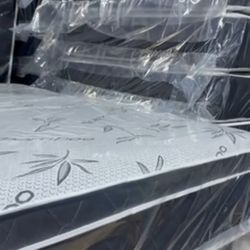 King Mattress With Boxsprings, New in  Plastic, Free Delivery