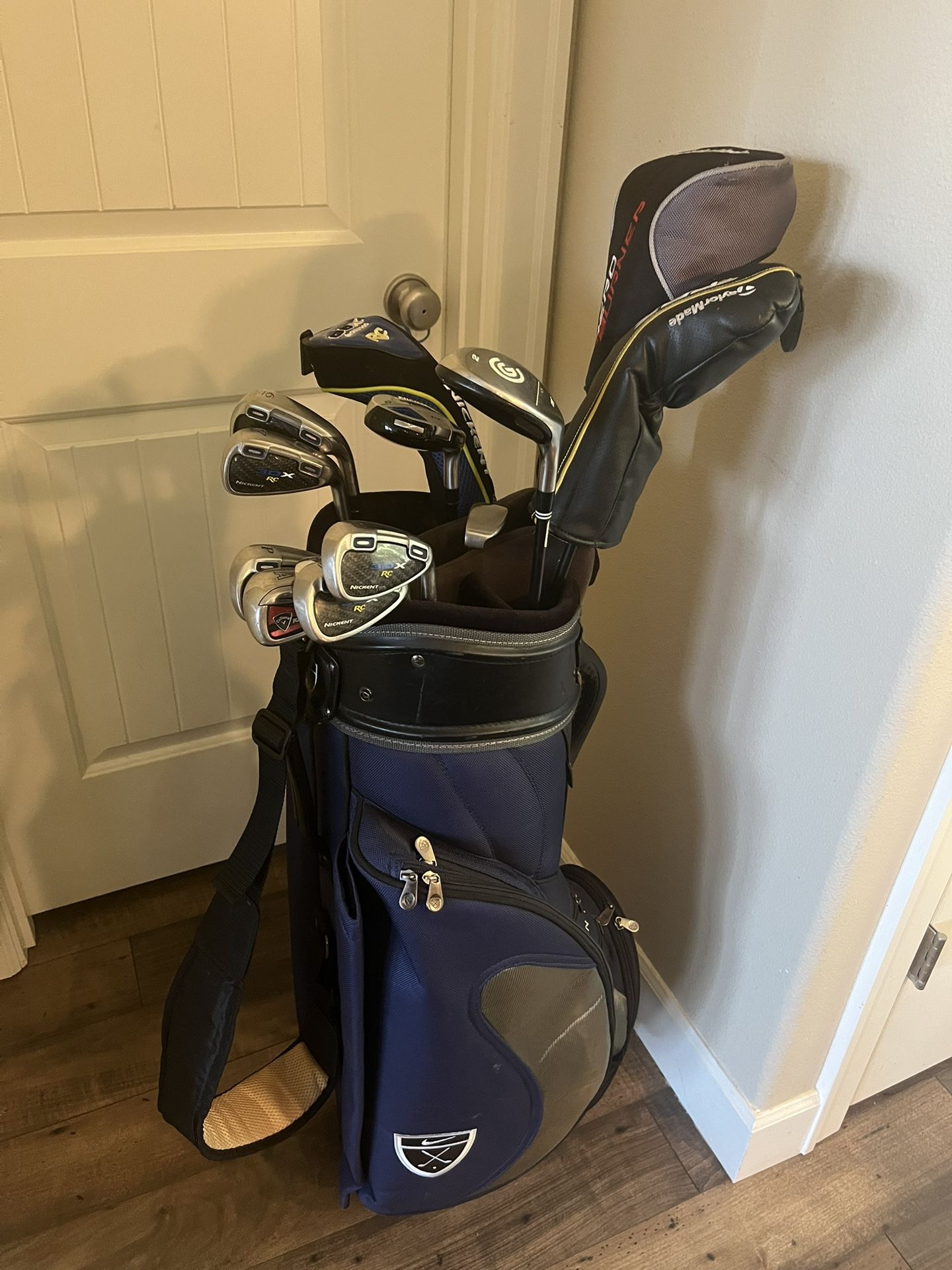 Complete Set of Right Handed SR Graphite Golf Clubs with Bag