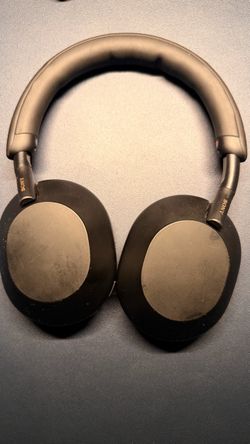 Sony WH 1000 XM5 headset