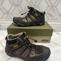 Size 6Y / Women’s 7.5 Keen Oakridge Waterproof Mid-height Boots
