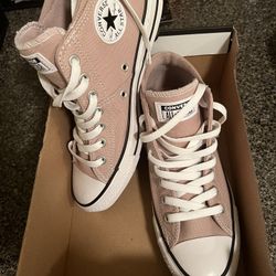 Converse 9.5 Women’s 