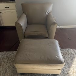Amazing Accent Chair W/Ottoman