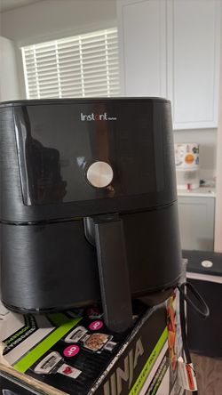 Instant Pot Vortex XL 6 Qt 4-in-1 Air Fryer, Black