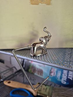 Mini hanger for table or purse holder