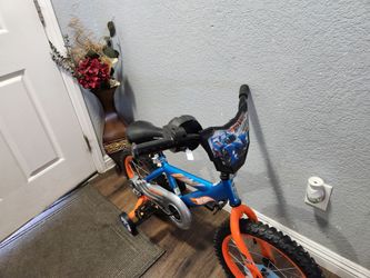 Hot Wheels Bike Kids 16 new Ready to ride good condition I