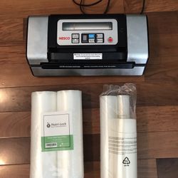 Nesco V-12 Vacuum Bag Sealer With Bags!