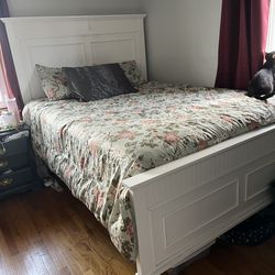 White queen size bed frame
