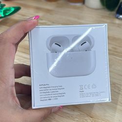 Air Pods Pro (2nd Generation) With MagSafe Charging Case