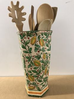 Attractive kitchen spool holder