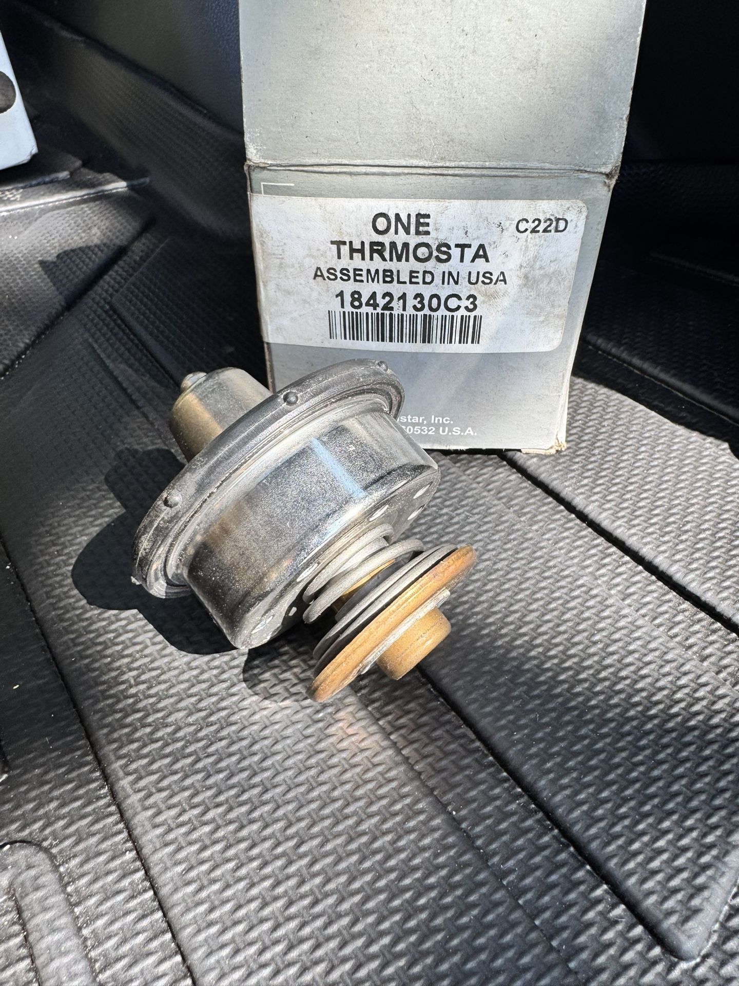 Genuine International 1842130C3 Thermostat Assembly