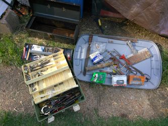 TOOL BOX WITH TOOLS READ DETAILS
