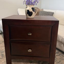 Single solid wood nightstand