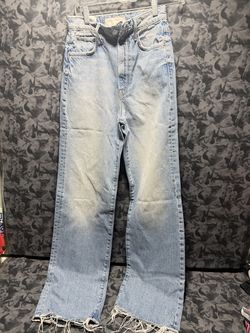 Mother 24 High Waisted Tunnel Vision Sneak Jeans  The Mother High Waisted Tunnel Vision Sneak Jeans in size 24 feature a solid blue color and are made