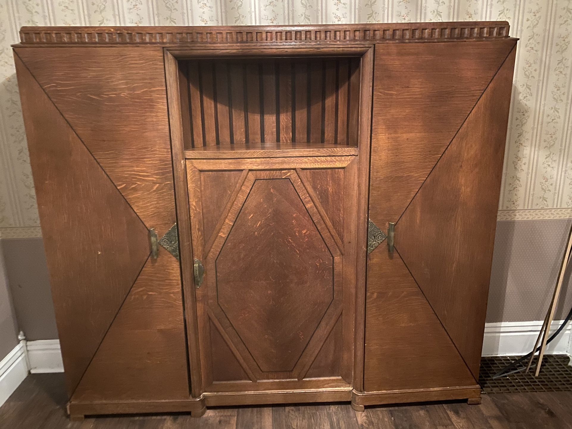 3-Door Armoire, Large, With key And locking system.