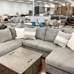 New Sectional 🔥🔥 AVAILABLE NOW