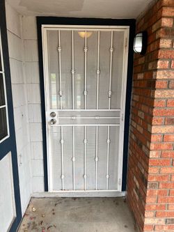 Screen door