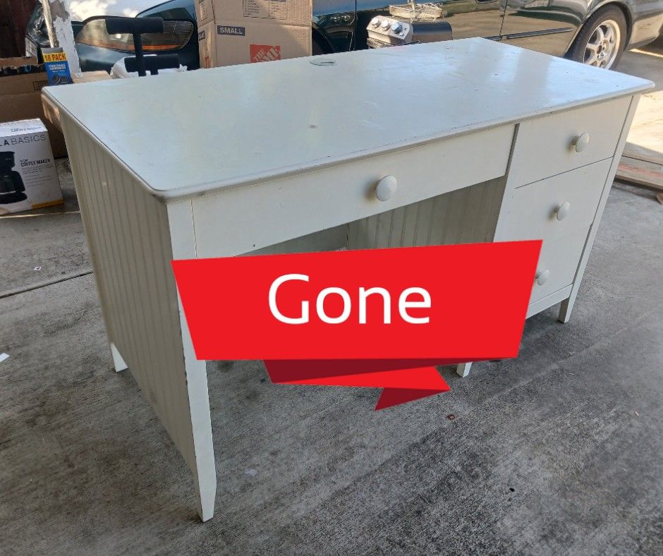 (Gone) White Desk With Cabinets ((((Free)))