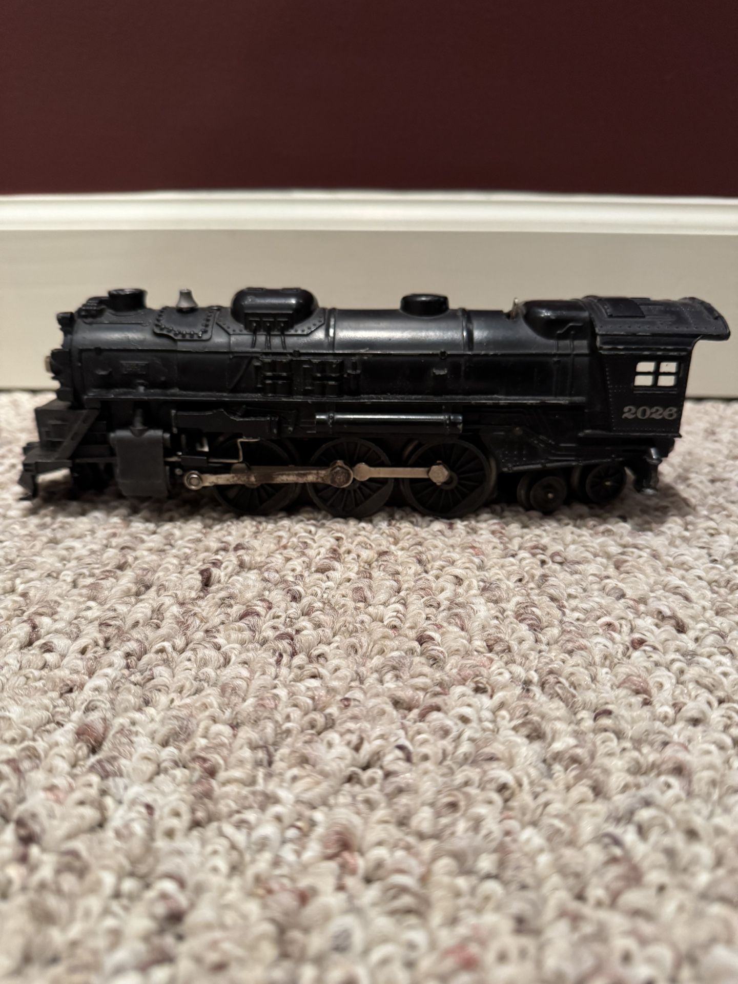 Lionel Train Locomotive And Five Other Pieces