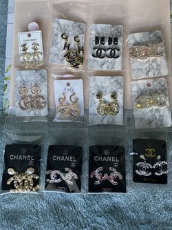 Earrings 