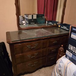 Dresser with Mirror & Chest Of Drawers 