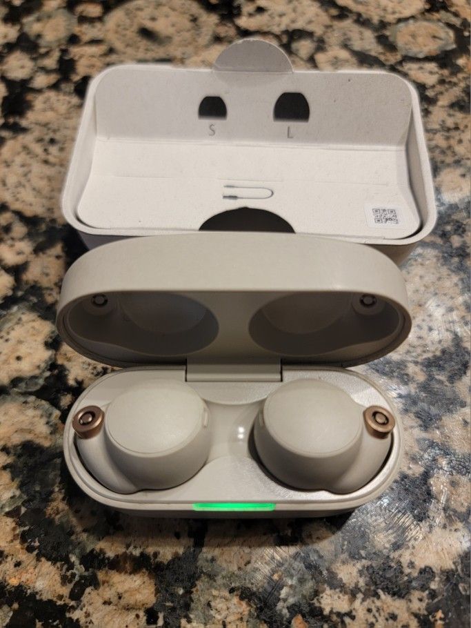Sony WF1000XM4 Headphones / Earbuds