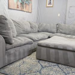 🛋️💥 5 Pieces Cloud sectional 💥 Free Delivery And Financing Available!