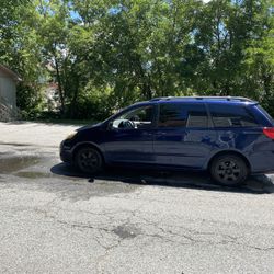 2007 Toyota Sienna automatic 8 passenger