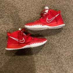 Kyrie 7 University red size 10.5