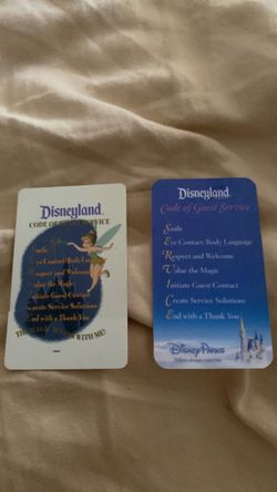 2 cast member collector cards
