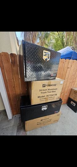 NEW TOOL BOXES FOR UNDER TRUCKS 24" 0 36" ALUMINUM,DIAMOND, INCLUDING KEYS,AVAILABLE FOR TRAILERS ELSE FOR ANY QUESTION TEXT ME PLEASE SE HABLA ESPAÑO