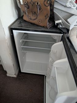 Insignia mini fridge