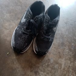 Black And White Nikes Size 6.5