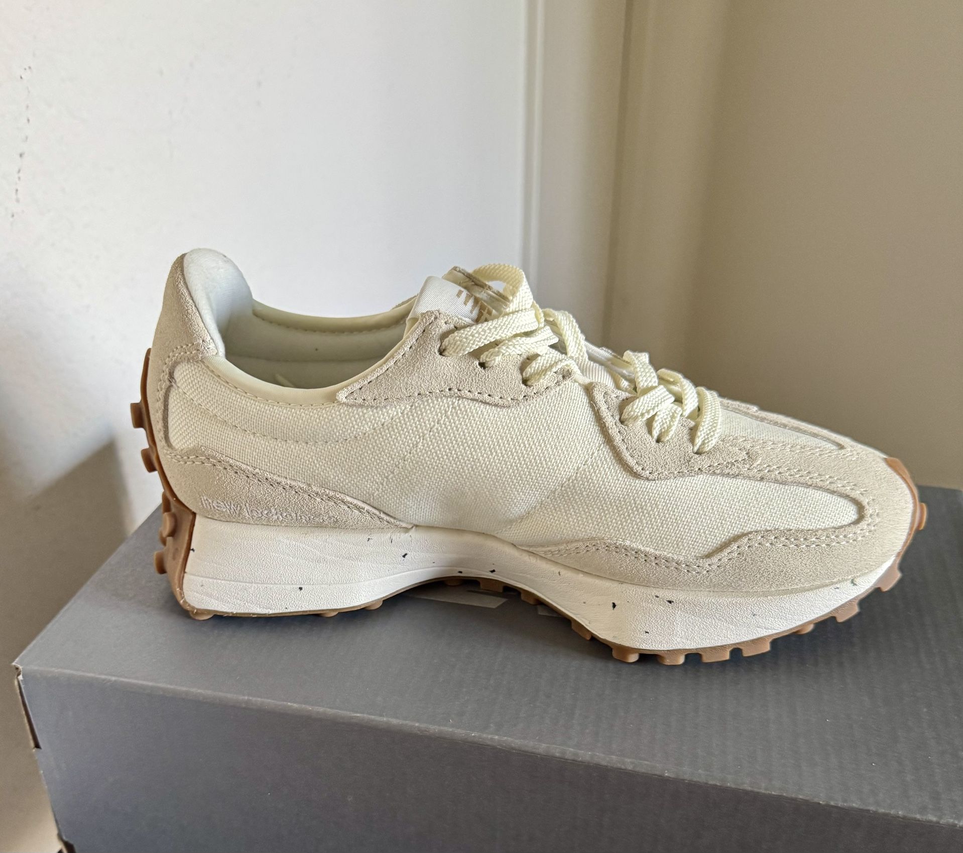 Women’s New Balance Cream Speckled Sneaker