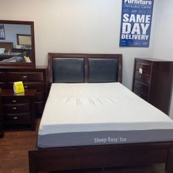 *Weekly Feature*---Emily Merlot Brilliant King Bedroom Sets---Delivery And Easy Financing Available🫡