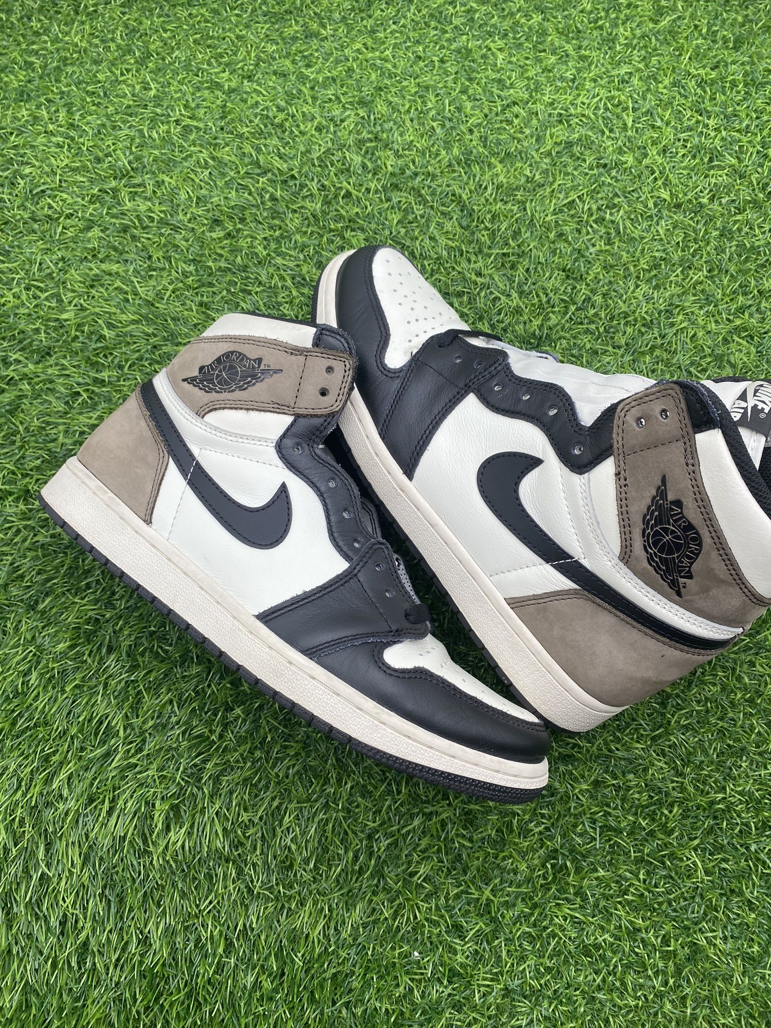 Jordan 1 “Mocha” Size 9.5M