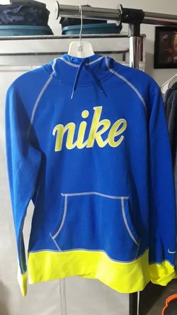 Nike therma fit hoodie medium