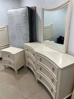 Juego de cuarto el colchón no se ha usado