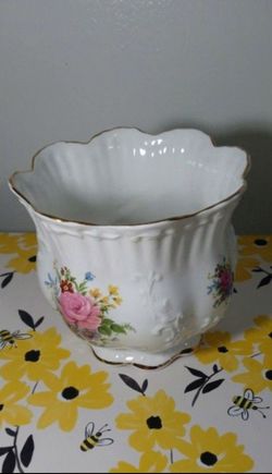 ROSINA CHINA CO - ENGLAND PORCELAIN POT PLANTER  6.5"×5"