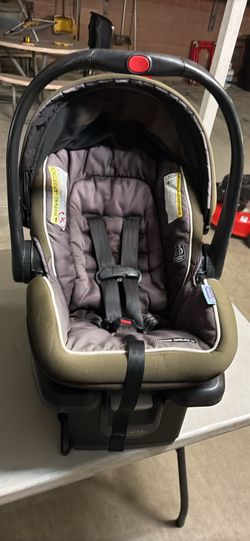 Graco snuglock 35 click N connect car seat